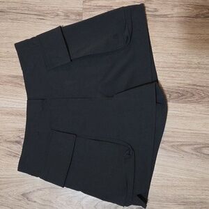 Lululemon Relaxed-Fit Super High Rise Cargo Short 4" *Black Size 10